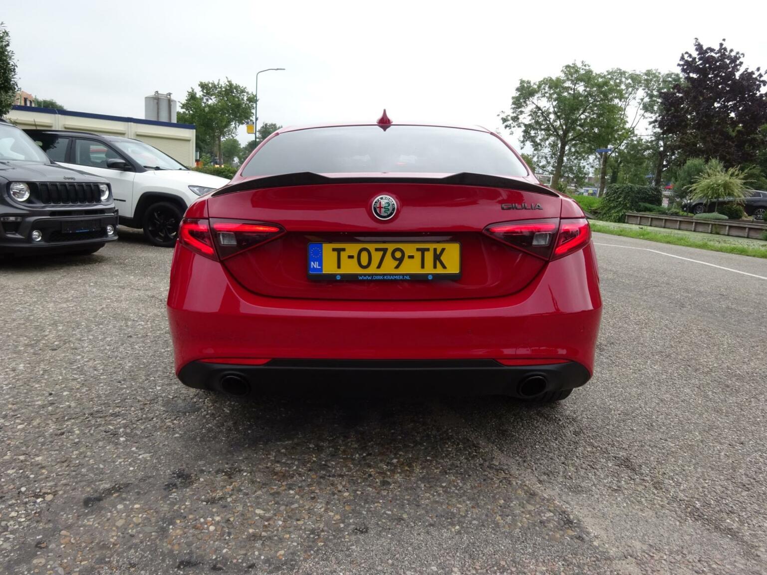 Alfa Romeo-Giulia-7